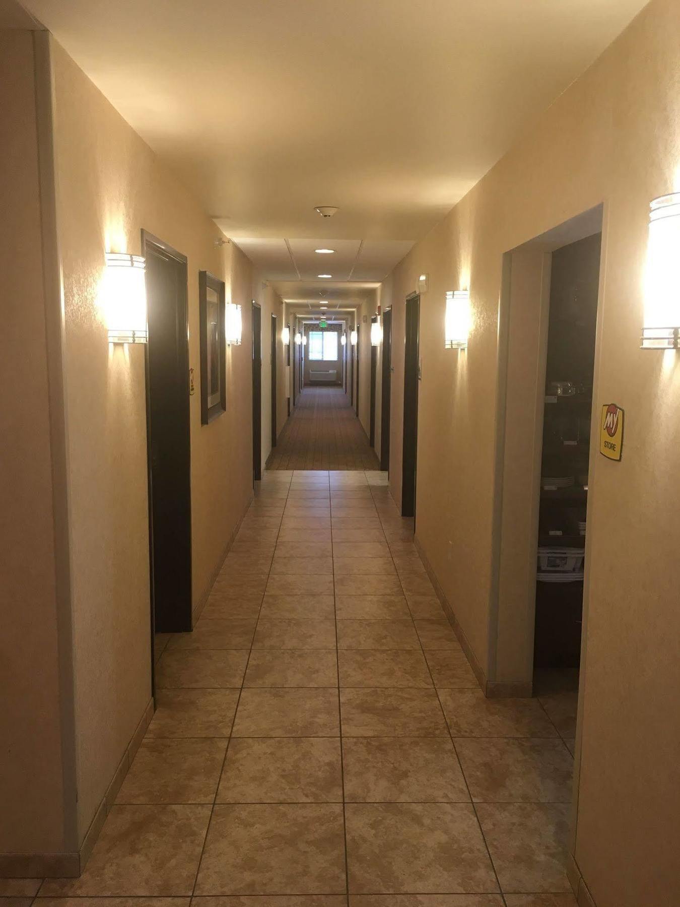 My Place Hotel-Dickinson, Nd Buitenkant foto